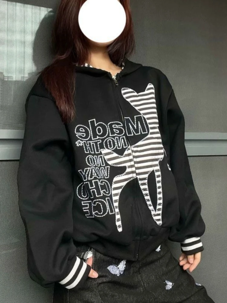 سترة أمريكية عتيقة بأكمام طويلة مع قلنسوة مخططة Y2k ثقافة فرعية سترة نسائية غير رسمية ضيقة لخريف 2025