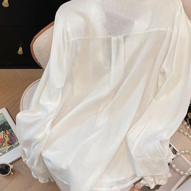 Blusa de encaje con cuello en V para mujer, camisa blanca holgada transparente con protección solar, Top fino de manga larga, elegante, minimalista, similar a la seda