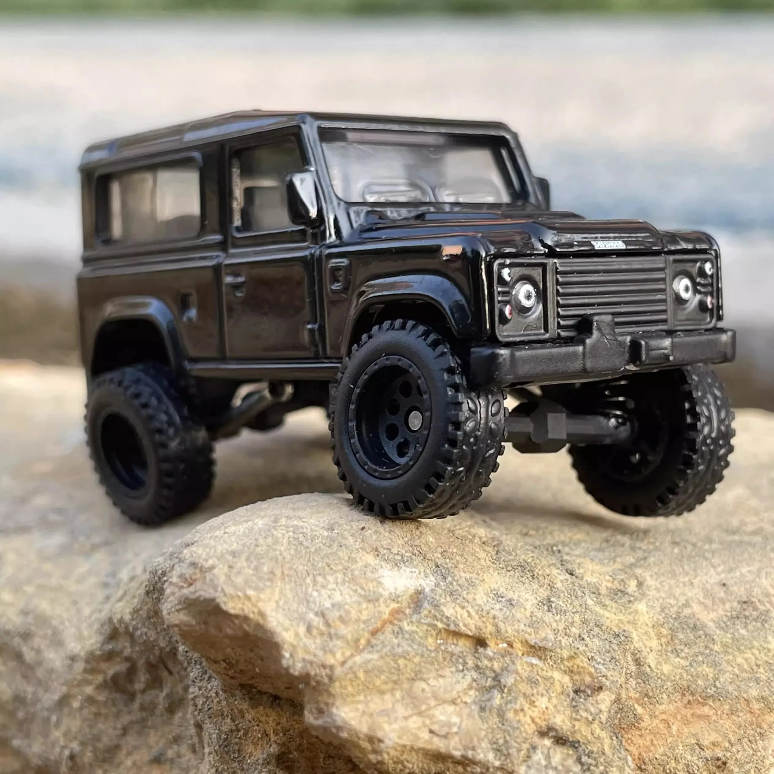 1/64 Rover Defender Modified Shock Version Off-Road Vehicle Model Alloy Car