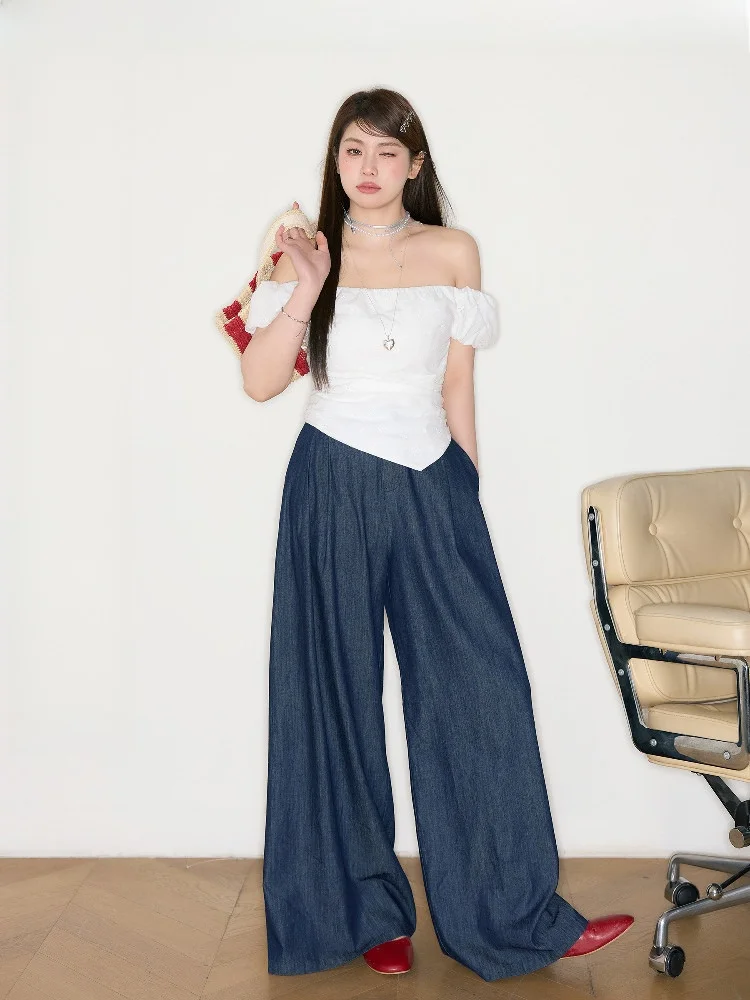 

Джинсы свободного кроя с эффектом мятой ткани, прямые, больших размеров, для женщин с фигурами типа «груша» и для ношения с сандалиями.