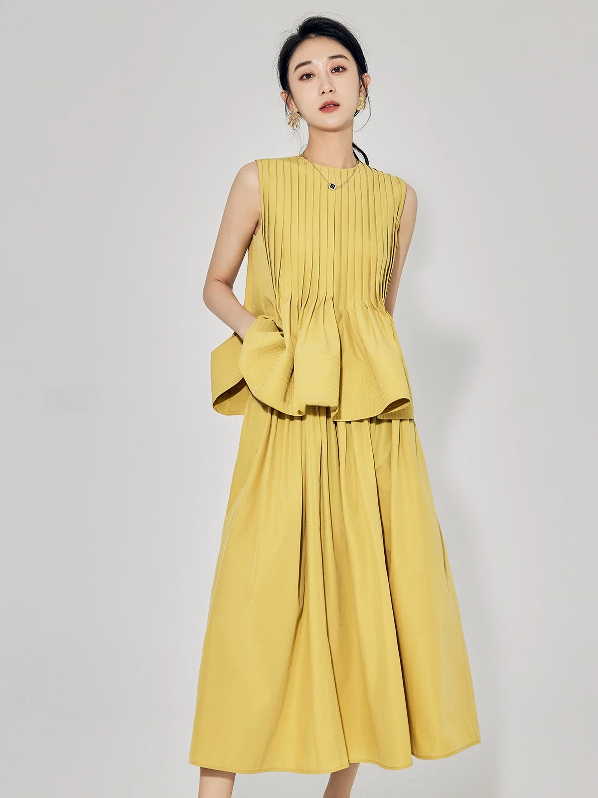 

Anti-Wrinkle Heavy-Tac A-Frame Set by Garbociaga Summer Fashion Women's Ensemble Polyester Casual Wear for Adults