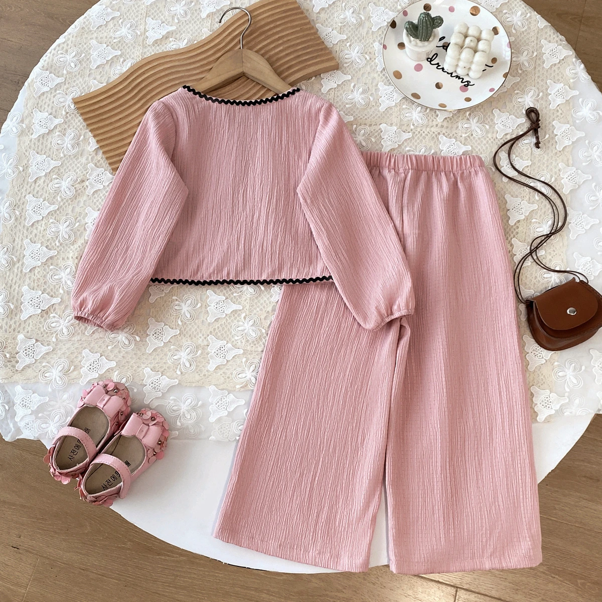 Humor Bear Herbst Einfarbiges Set V-Ausschnitt Schleife Spitzen-Cardigan Weite Hose 2-Teiliges Set Süßes Alltags-Set für Mädchen – Detail 3
