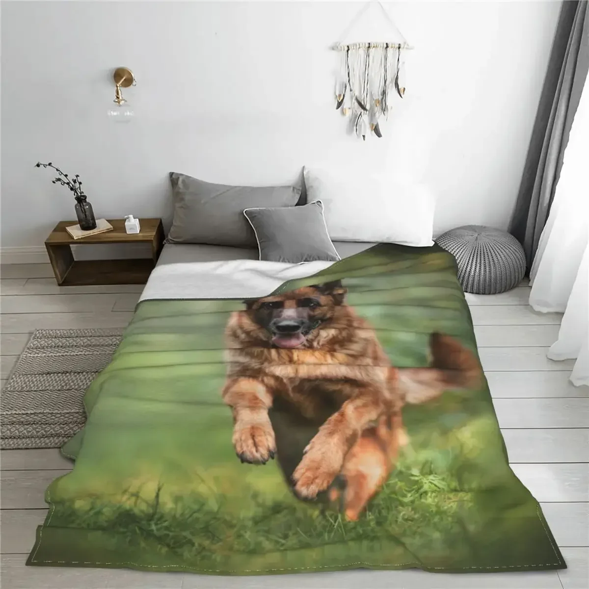 Cheerful German Shepherd Running Blankets Animal Dogs Plush Throw Blankets Summer Air Conditioning Printed Lightweight Bedsprea