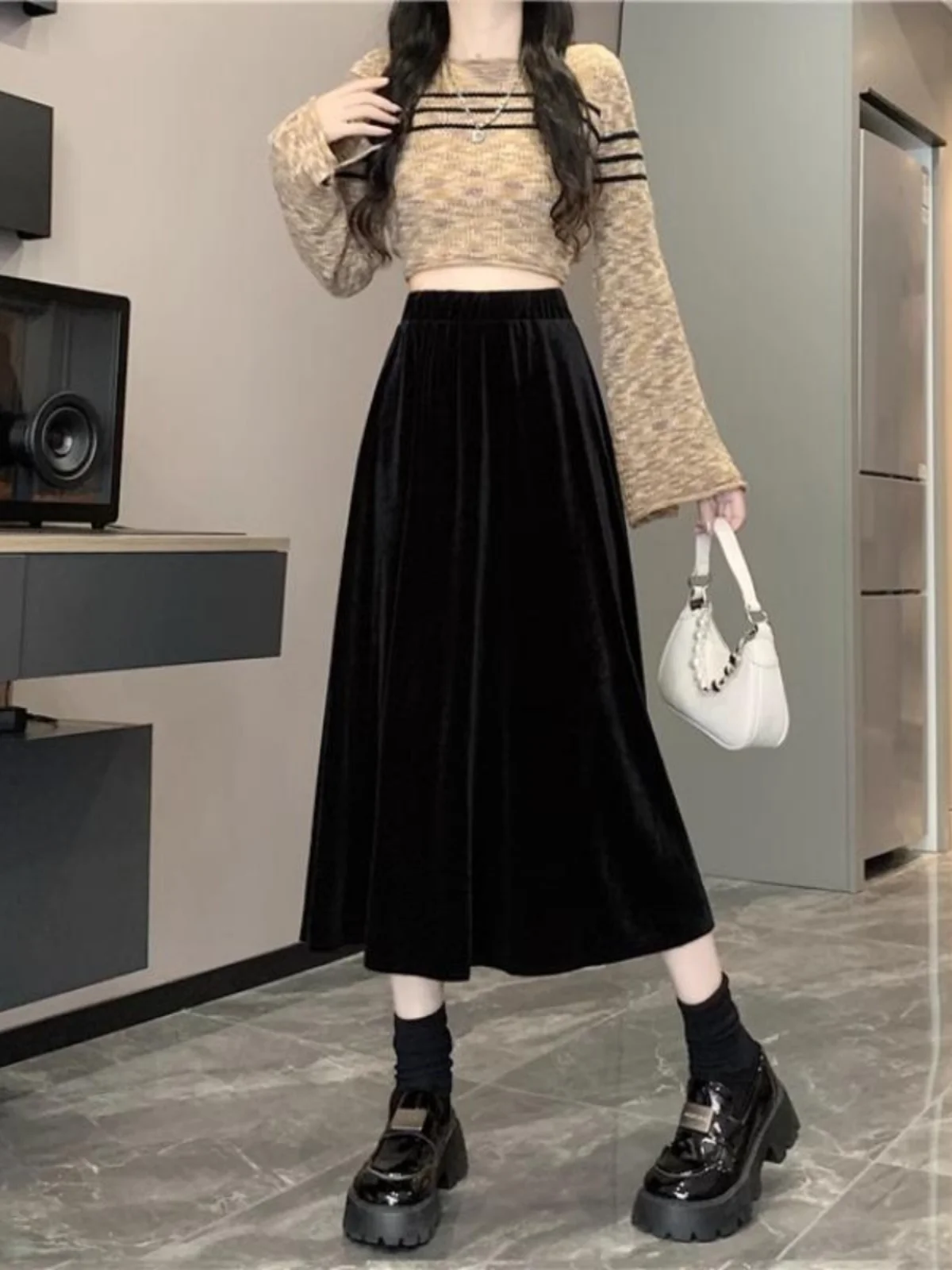 High Waist plus Size Velvet A-Line Midi Skirt for Women Autumn Winter Pear Shaped Body Hip Covering Elegant Office Commute Skirt 4