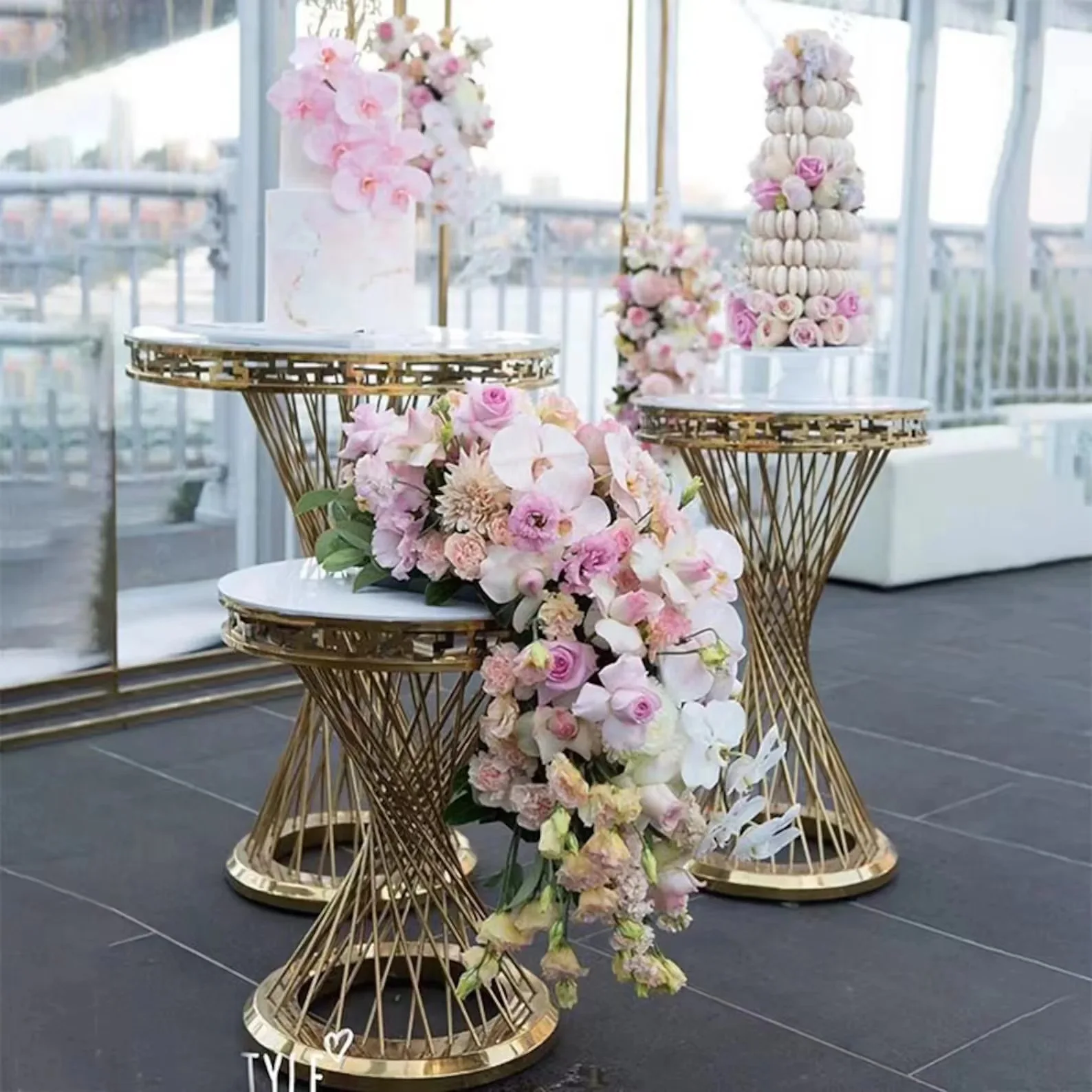 

Shiny Galvanized Gold Party Background Pedestal Stand Flower Balloon Arch Pedestal Table Column Cake Stand Wedding Desser