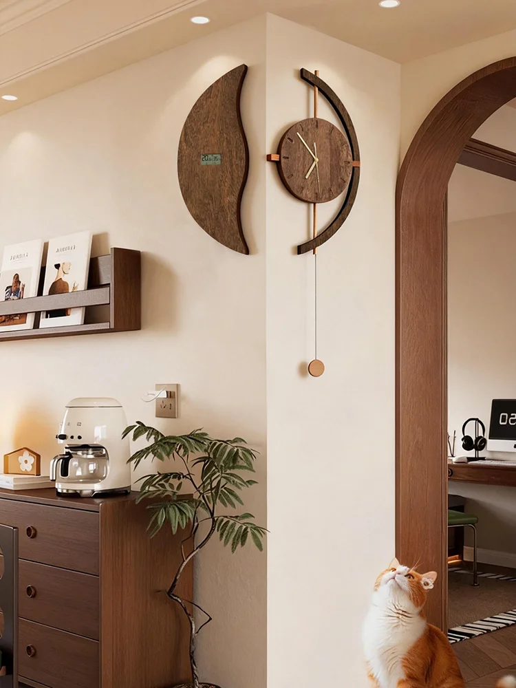 

Scoop up the medieval style clock solid wood wall clock living room new light luxury high-end creative clock wall hanging