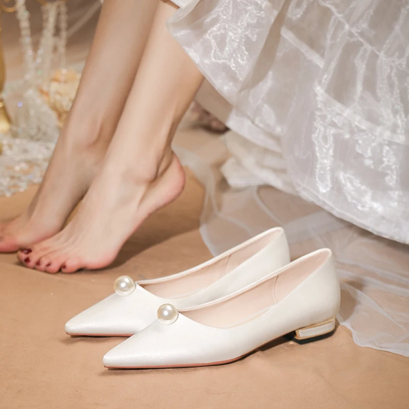 French Style Wedding Shoes Bride Dress Pumps White Satin Pearl Flats Low Heel Safe Female Confortable Pregenant Single Shoes