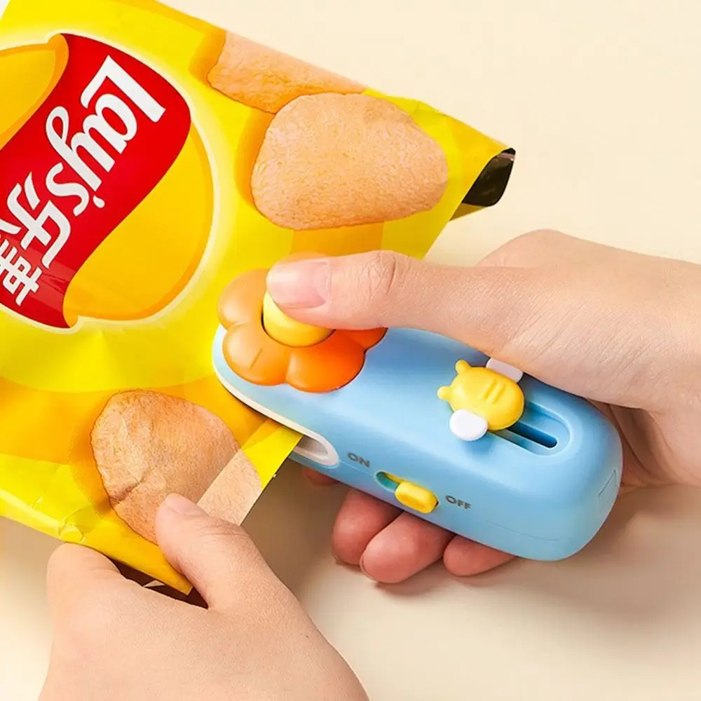 

Portable Plastic Mini Sealing Machine Bottom Magnet Seal Button Heat Sealer Keep Fresh Handheld Food Sealer Clip for Kitchen