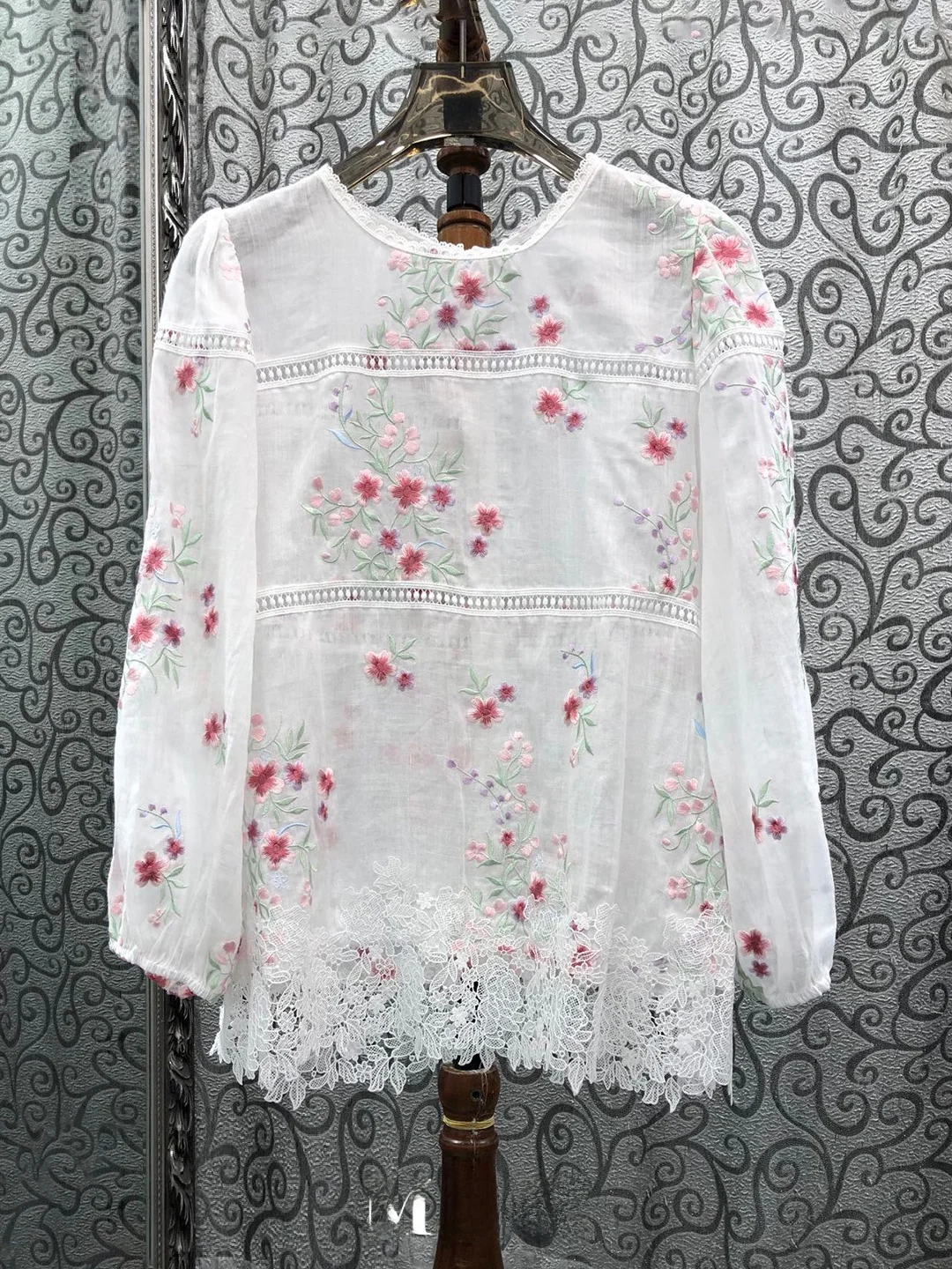 

Milan Small Town High Version European Lady Elegant Embroidered Pink Flower Lace Long Sleeve Shirt Straight Cut Original Design