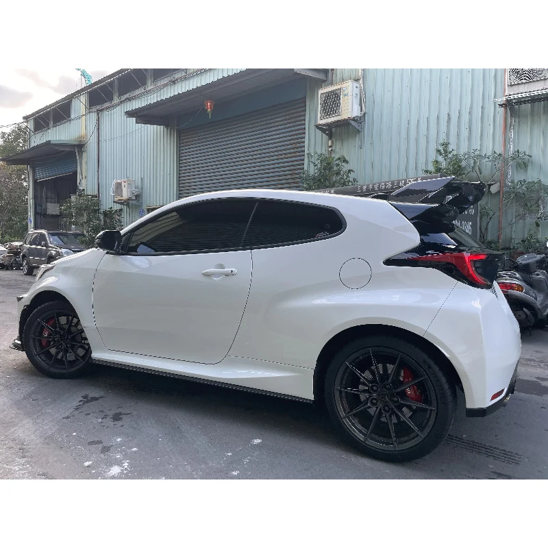 

Горячая новинка: карбоновый бампер и накладки на пороги для моделей 2020-2024 годов