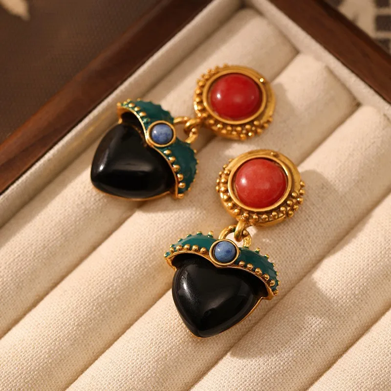 

New French Retro Black Heart-shaped High-end Feel Niche Light Luxury Fashion Temperament Long Antique Style Earrings for Women