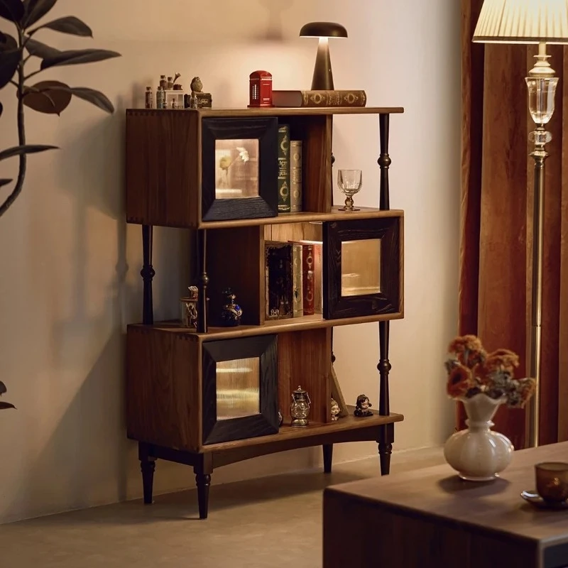 

Французский средневековый книжный шкаф из ясеня у настенной полке, боковой шкаф