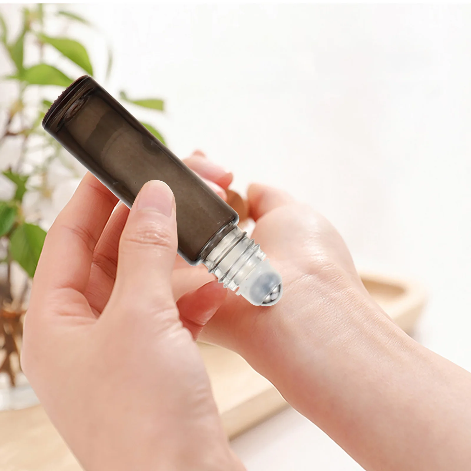 10Pcs Essential Oil Roller Bottles 10ml Leakproof Glass Perfume Subpackage Containers Refillable Essential Oil Bottle