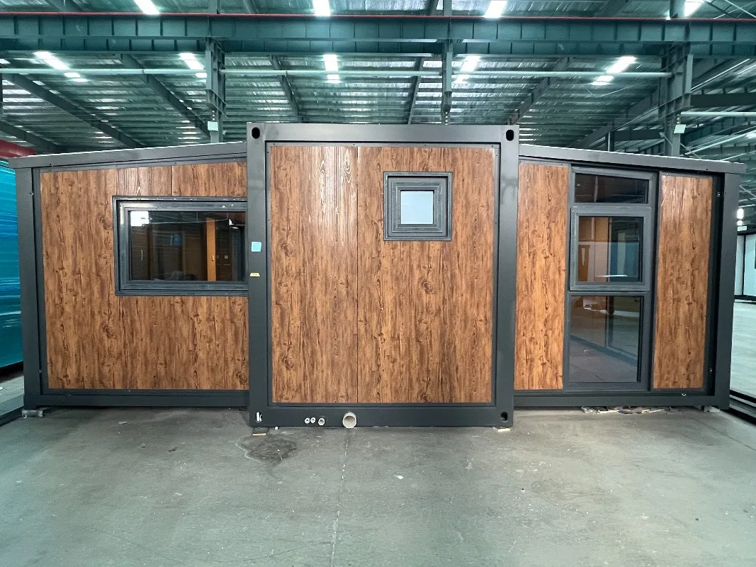 Steel Structure 20Ft 40Ft Prefab Expandable Container House Mobile Home Cabin for Office Dormitory Hotel