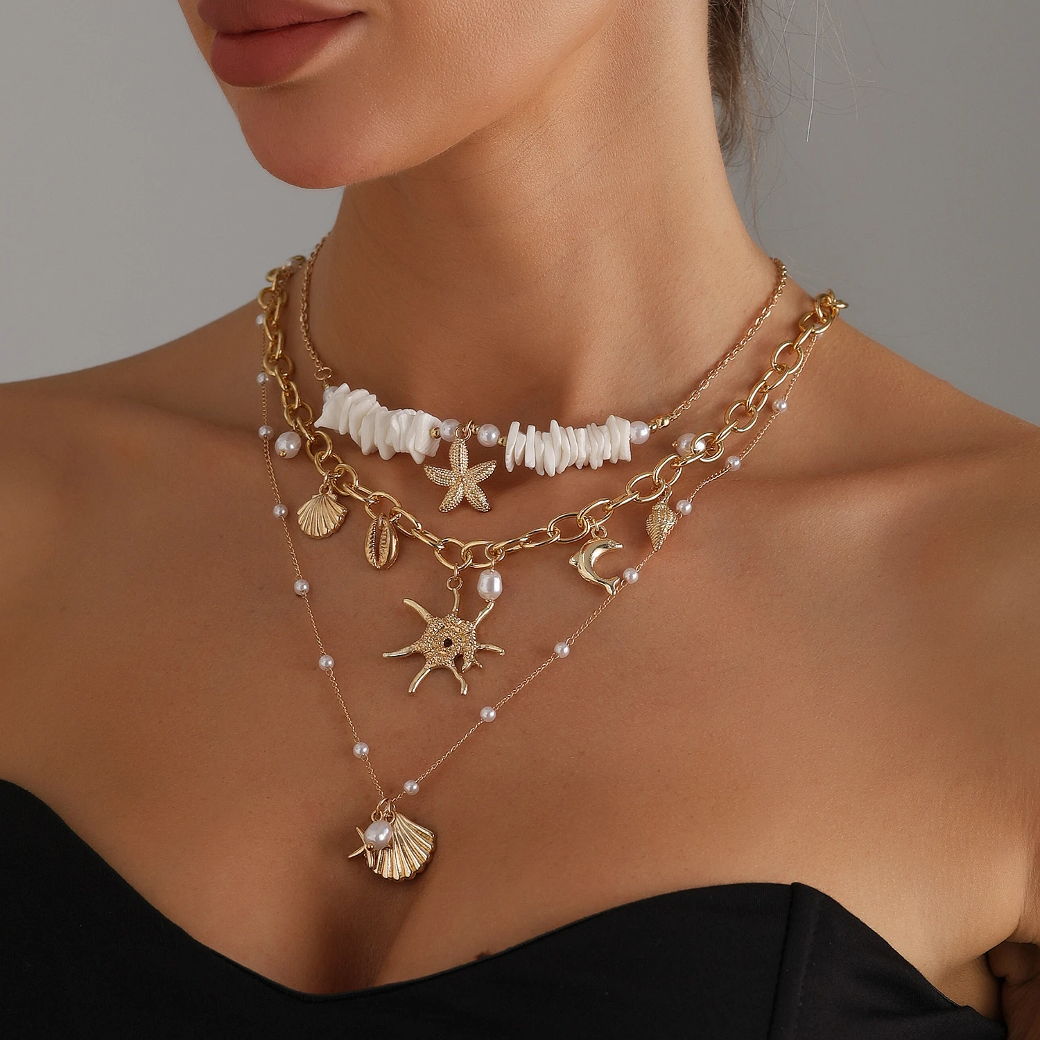 

WAKA Layered Seashell Starfish Pearl Necklace - Boho Beach Vacation Choker Statement Jewelry for Women Fashion Accessory