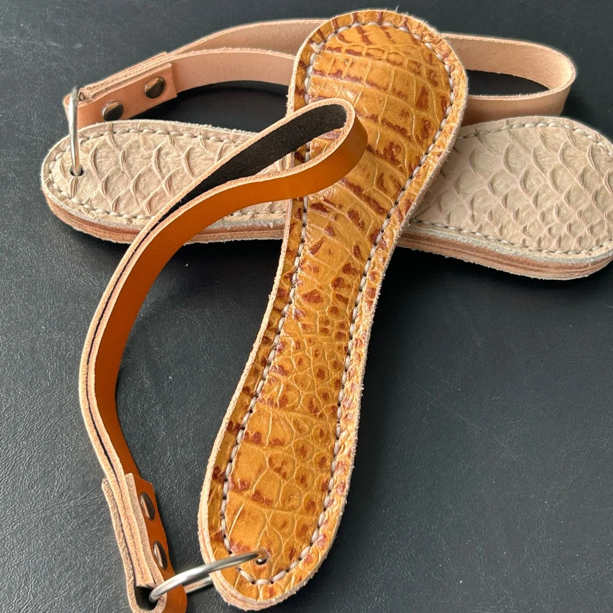 

18cm Defence Fitness Leather Clapper Exercise Camping Fitness Built-in Lead Block Head Cowhide Hand Sewn