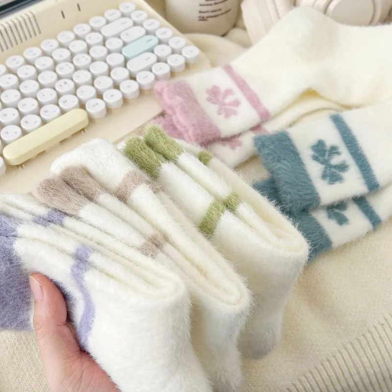 1/5 أزواج من جوارب النوم النسائية للخريف والشتاء الدافئة السميكة للأرضيات المنزلية غير الرسمية المريحة في منتصف الأنبوب جوارب نسائية عصرية #4