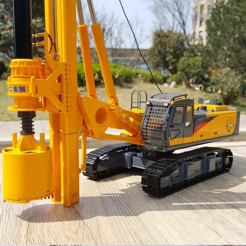 1:35 Scale XCMG XR220 Rotary Drilling Rig Ground Vehicle Diecast Alloy Construction Machinery Model Display Collection Souvenir