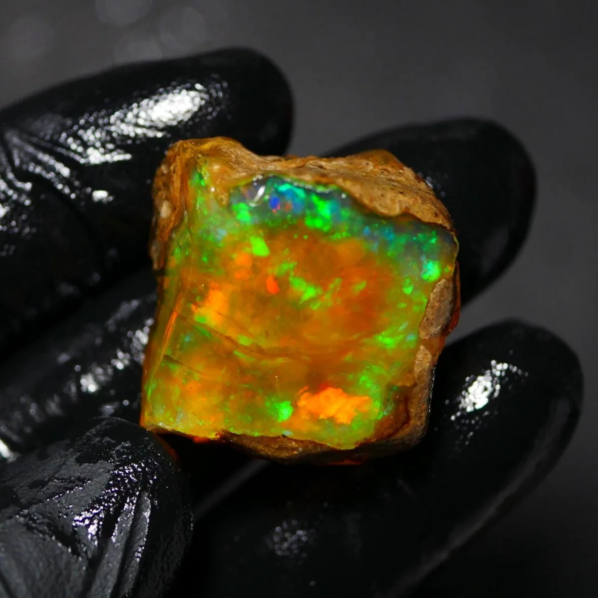 AAA+ Ethiopian Welo Opal Rough 25-80CT Fire Flash Crystal Opal Randomly Selected One
