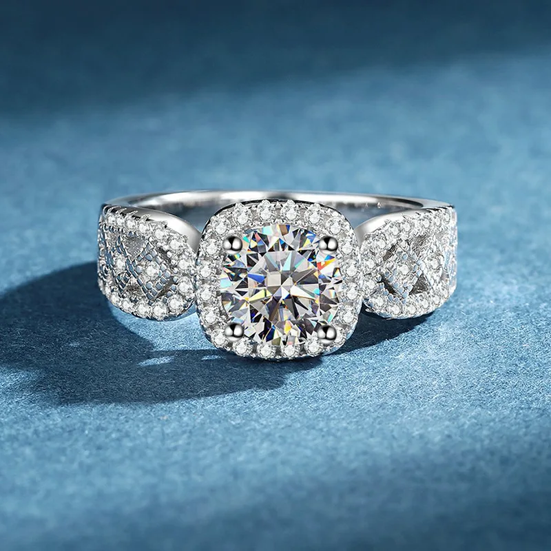 

Charming Ring Women's 1 Carat Moissanite PT950 Platinum -Platinum Lace Princess Square Ring, Brilliant Shine, Dating Style Piece