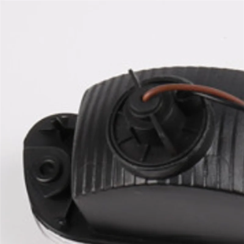 

New Arrival MN117951 Rear Bumper Reflector Light For Mitsubishi Jajero Montero Shogun V73 V77 2002-2006 MN117952