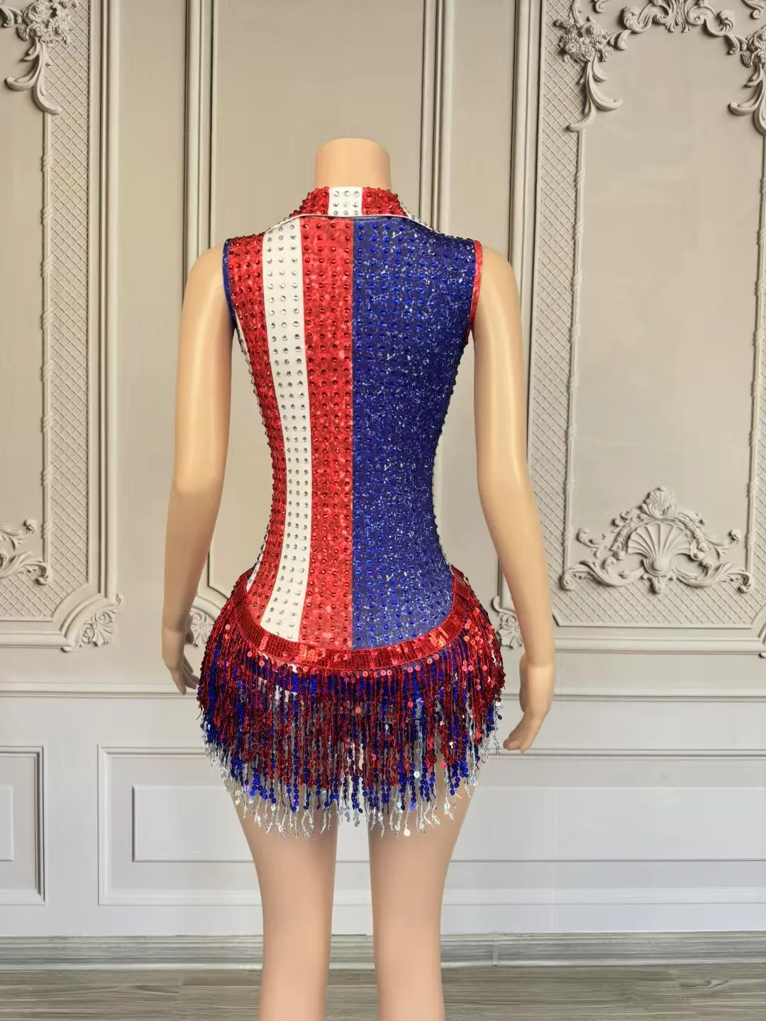 Sparkly Rhinestone Sequins พู่บอดี้สูทเชียร์ทีมเต้นรําคอนเสิร์ตชุดปาร์ตี้คลับลึก V คอชุดบอดี้สูท Honglan