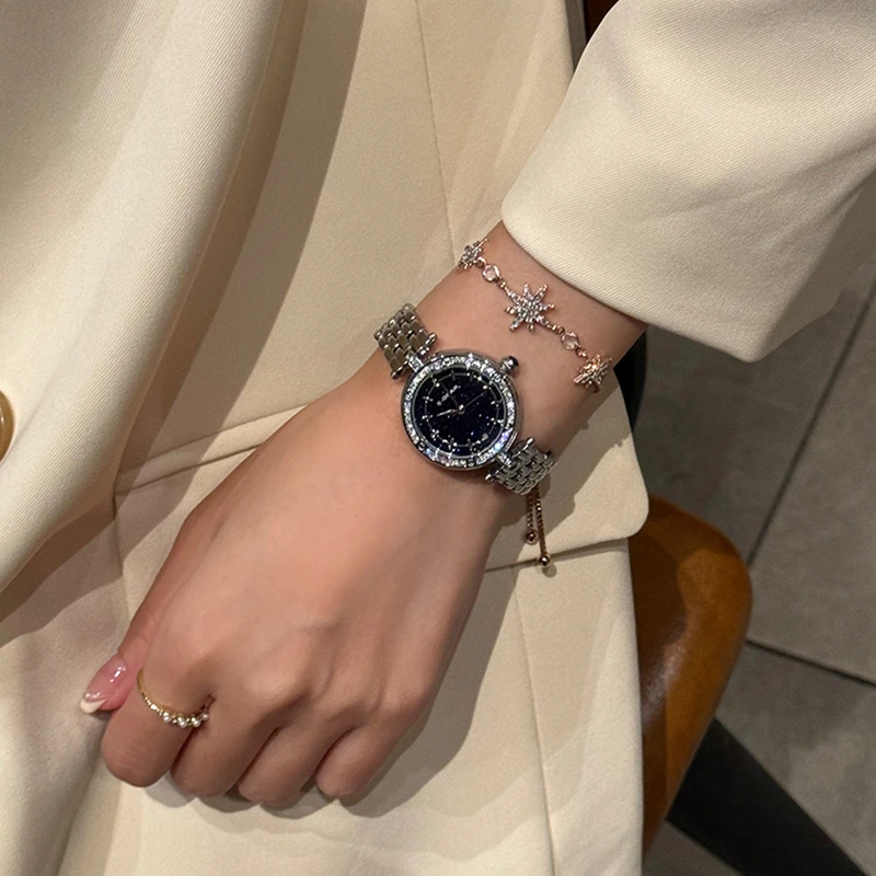ساعة كوارتز نسائية أنيقة بمينا مرصعة بالنجوم من X-GEAR - ساعة عصرية بسوار من الفولاذ المقاوم للصدأ هدية للمهرجانات