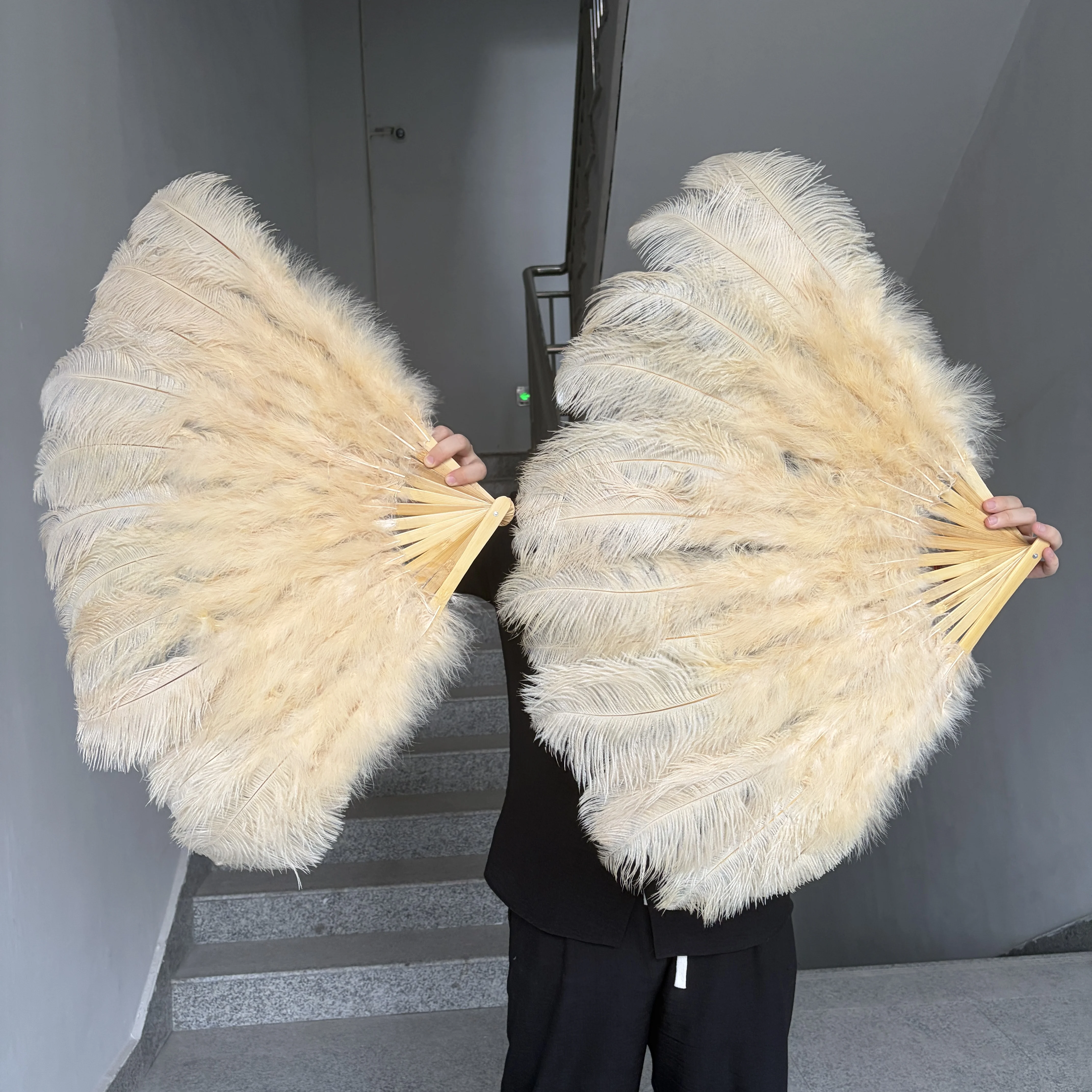 Large Khaki Ostrich Feather Fan 100cm 13 Bones Foldable Handheld Fluffy Wedding Carnival Belly Dance Party Home Decor Props