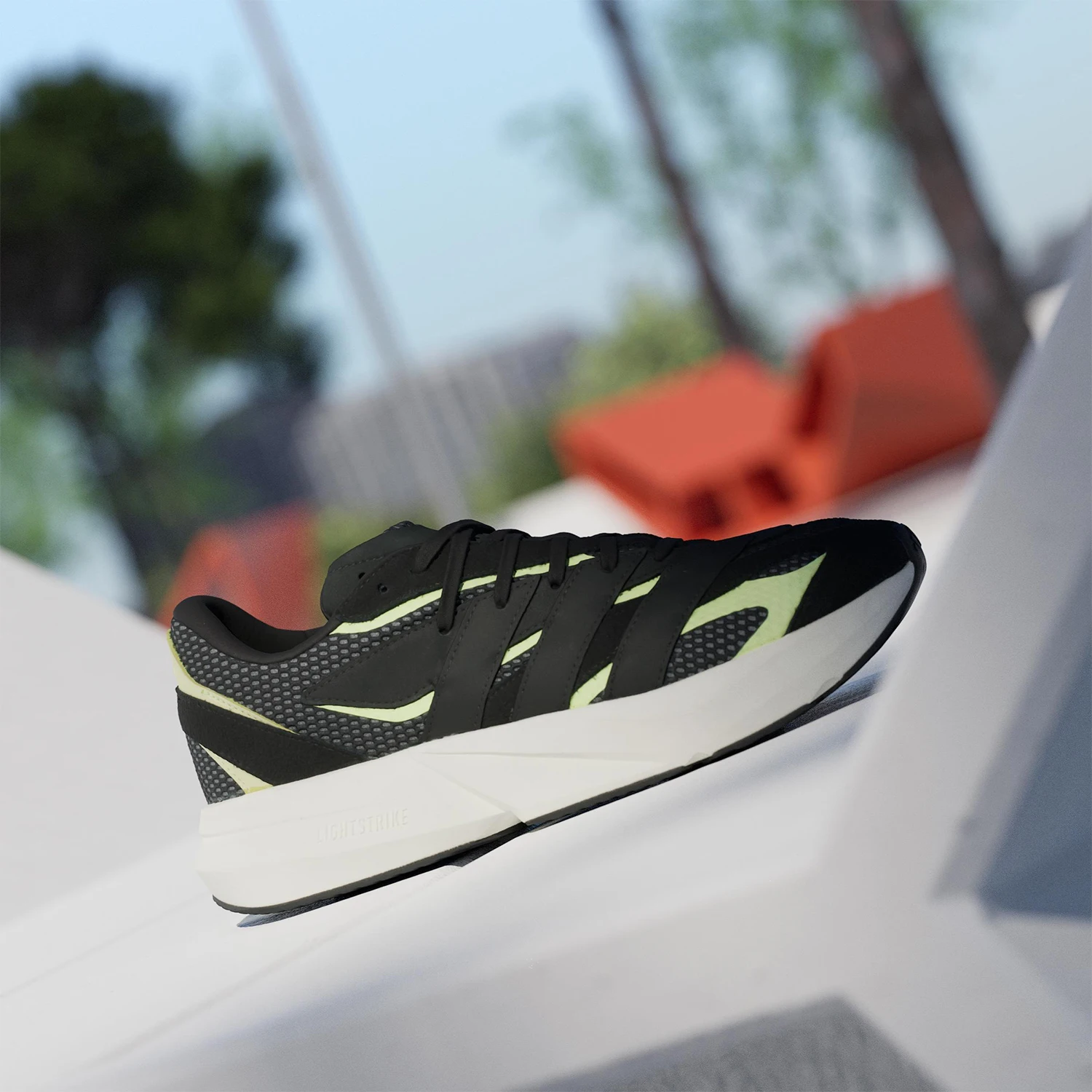 

Официальные мужские легкие кроссовки Adidas LIGHTBLAZE JH6945