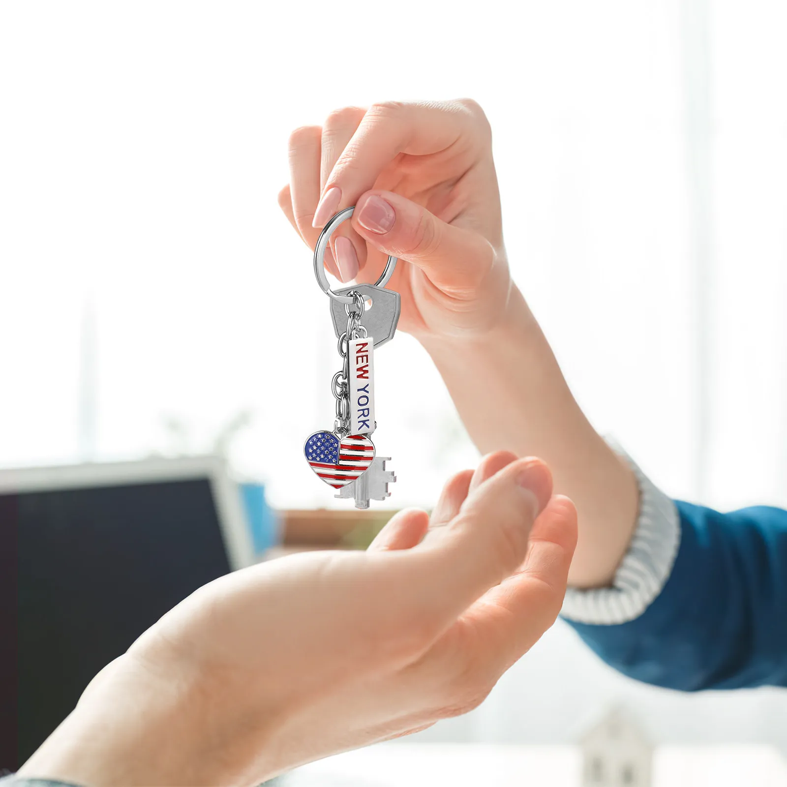 Liberty Statue Alloy Keychain with USA Flag Design – Independence Day Key Ring for Car, Home, Office, July 4th