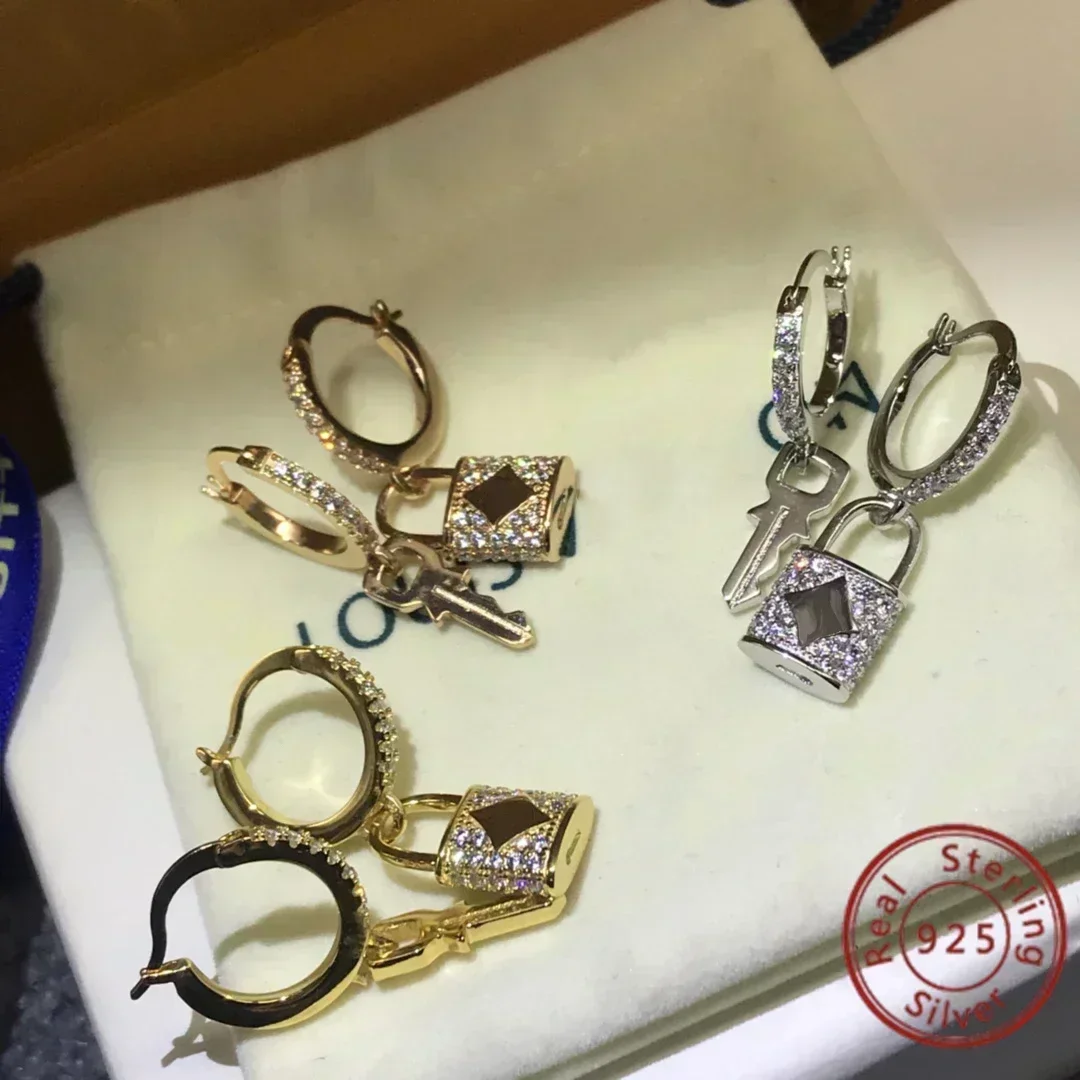 

Trendsetting VV Earrings 2024: Chic, Compact & Affordable for Every BudgetLuxury Party Jewelry Festival Gifts