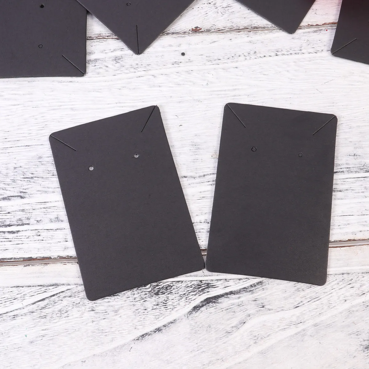 

50 шт. картонных карточек для демонстрации украшений, бумажные держатели для серег, с предварительно вырезанными отверстиями, пакеты для хранения, экологичная крафт-бумага для серег и ожерелий