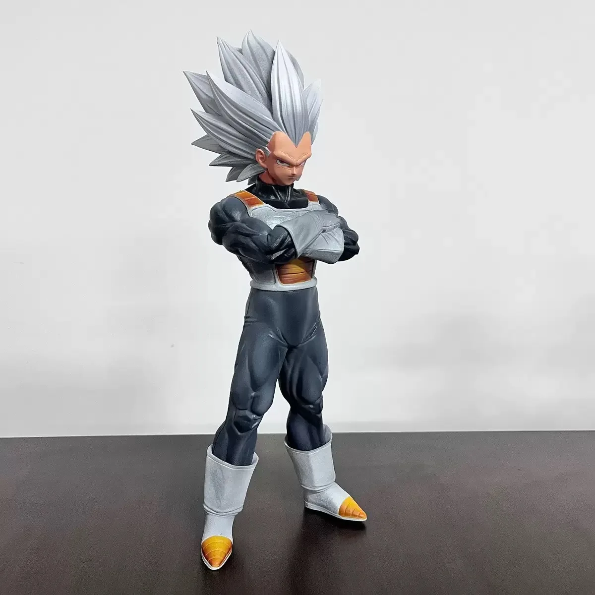 

Серия Dragon Ball: Статуэтка Вегеты в форме зверя в боевом костюме, коллекционная модель из ПВХ, креативное украшение для рабочего стола, идеальный подарок и коллекционный предмет, модная игрушка-фигурка, подходит для украшения рабочего стола, дома, автом