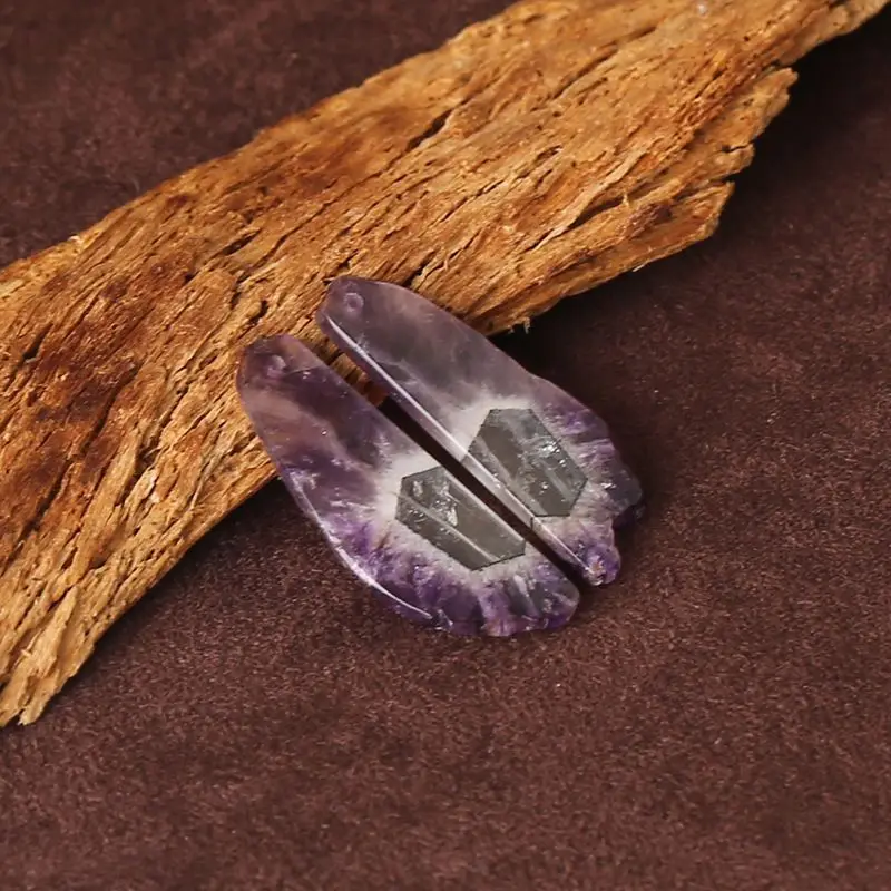 زوج من الأقراط على شكل جناح الجمشت الجيود - مكونات كريستال أرجوانية فريدة لصنع المجوهرات الحرفية 38 × 14 × 3 مم - 4.3 جم