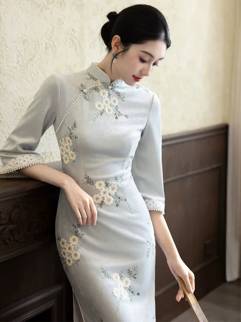 abito-qipao-a-tre-quarti-di-manica-per-donne-ricamato-elegante-vestito-cinese-con-colletto-alla-coreana-cheongsam-lungo-morbido-e-lussuoso