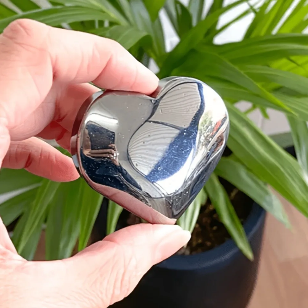 Natural Terahertz Heart Decorative Supply Featuring Suitable for Collectors and Educational Purposes