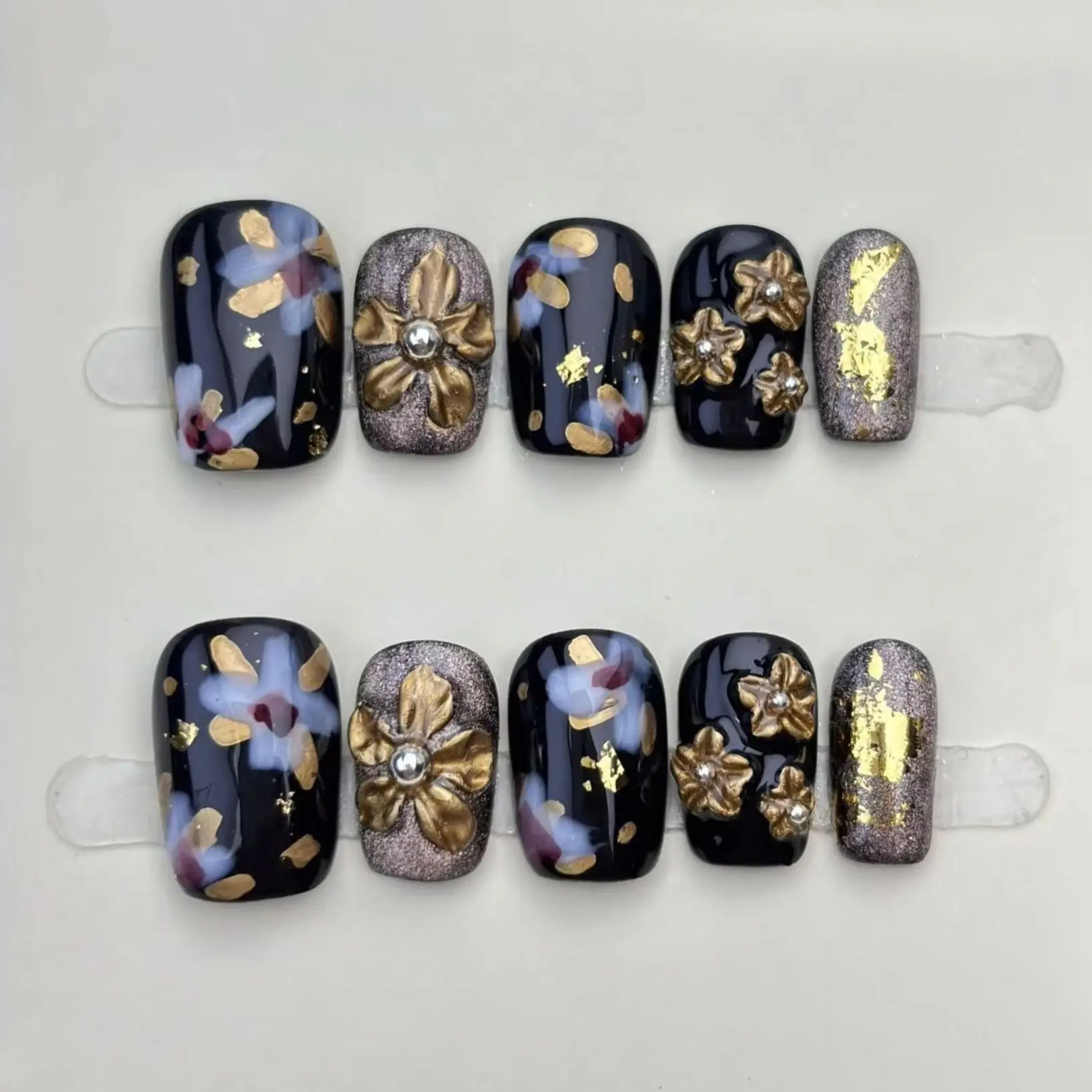 

10Pcs Sculpture Flower Press on Nails Short Square Fake Nail Sweet Cool Black Gold False Nails Fall Winter Nails Chrome Powder