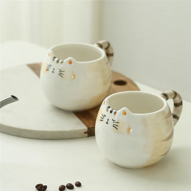Taza de cerámica en forma de gato