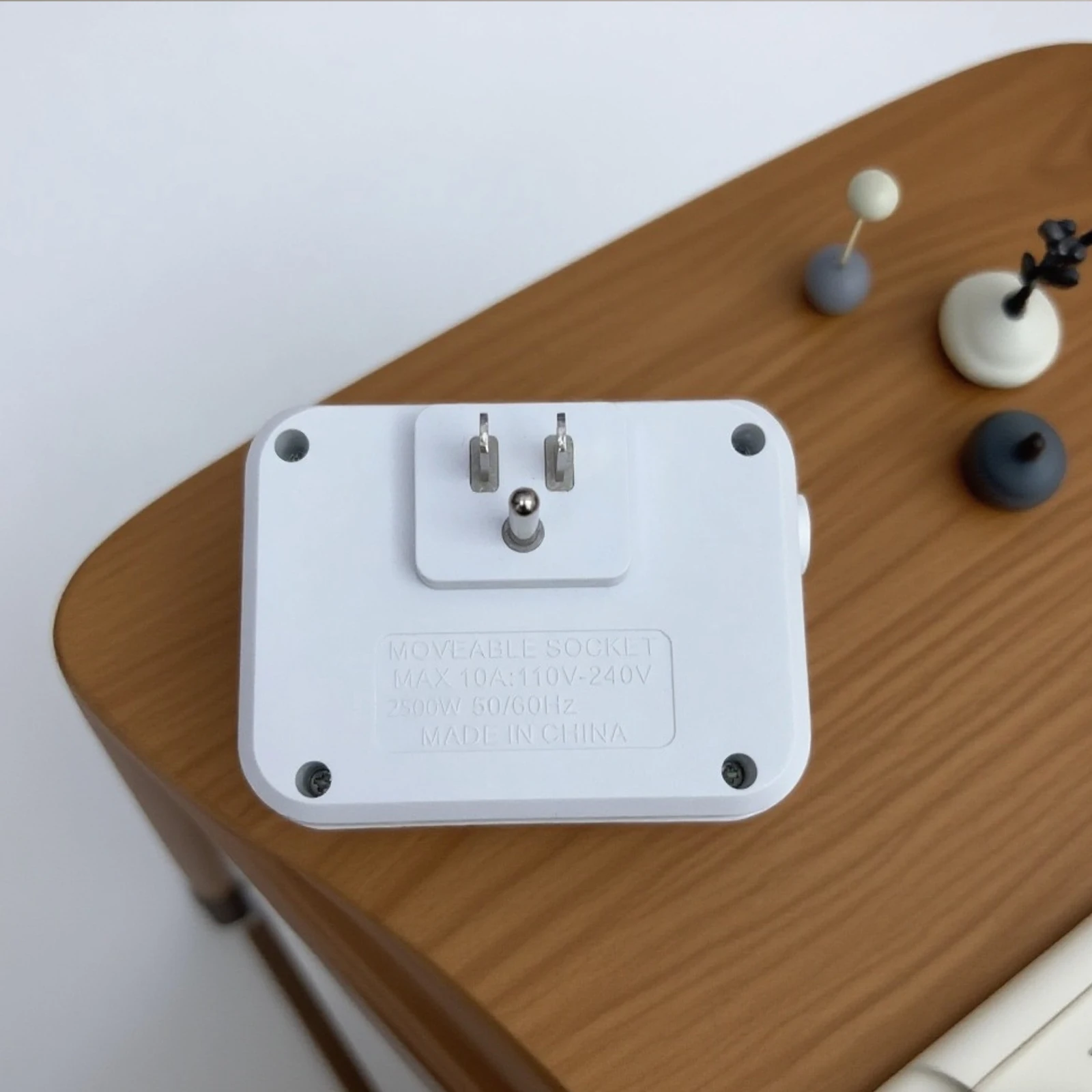 US Switch with surge protector Mini Portable Power socket 6-in-1 Multifunctional 3 sockets 2 USB ports 1 Type-C white image 6