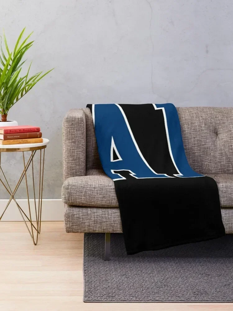 yale - college font curved Throw Blanket