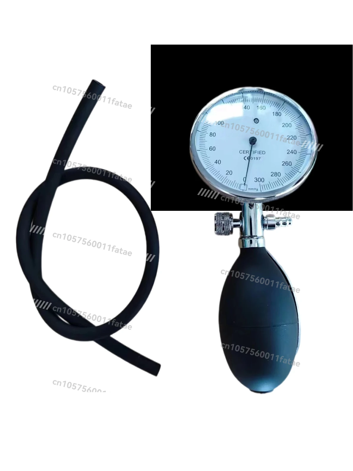 

Holding the gas pressure gauge, the inflation pressure pressure gauge, and pinching the inflation endoscope leak gauge in hand.