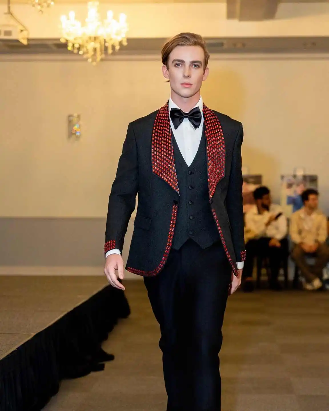 Vintage Rhinestone Men Suits For Wedding Shawl Lapel Tuxedos Groom Party 3 Pcs Blazer Pants Vest Party Customized Suit