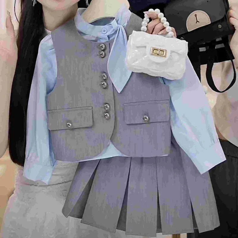 

Light Gray Three Piece Set With Tie