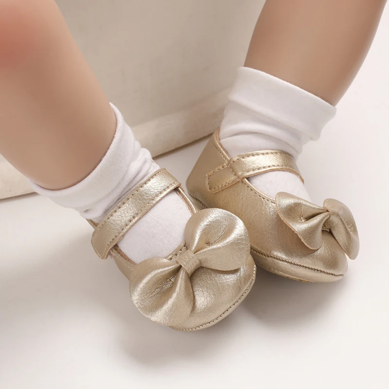 Einfarbige PU-Leder Prinzessinnen-Schuhe mit Schleife und rutschfester Gummisohle für Babys von 0-18 Monaten. – Detail 15