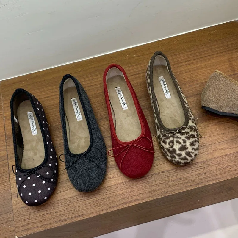 Neue Herbst-Winter-Mode: Pelz-Ballerinas für Damen, warme Slip-On-Schuhe mit runder Zehenpartie, flache Damenschuhe mit Schmetterlingsknoten und Plüschfutter. – Detail 1