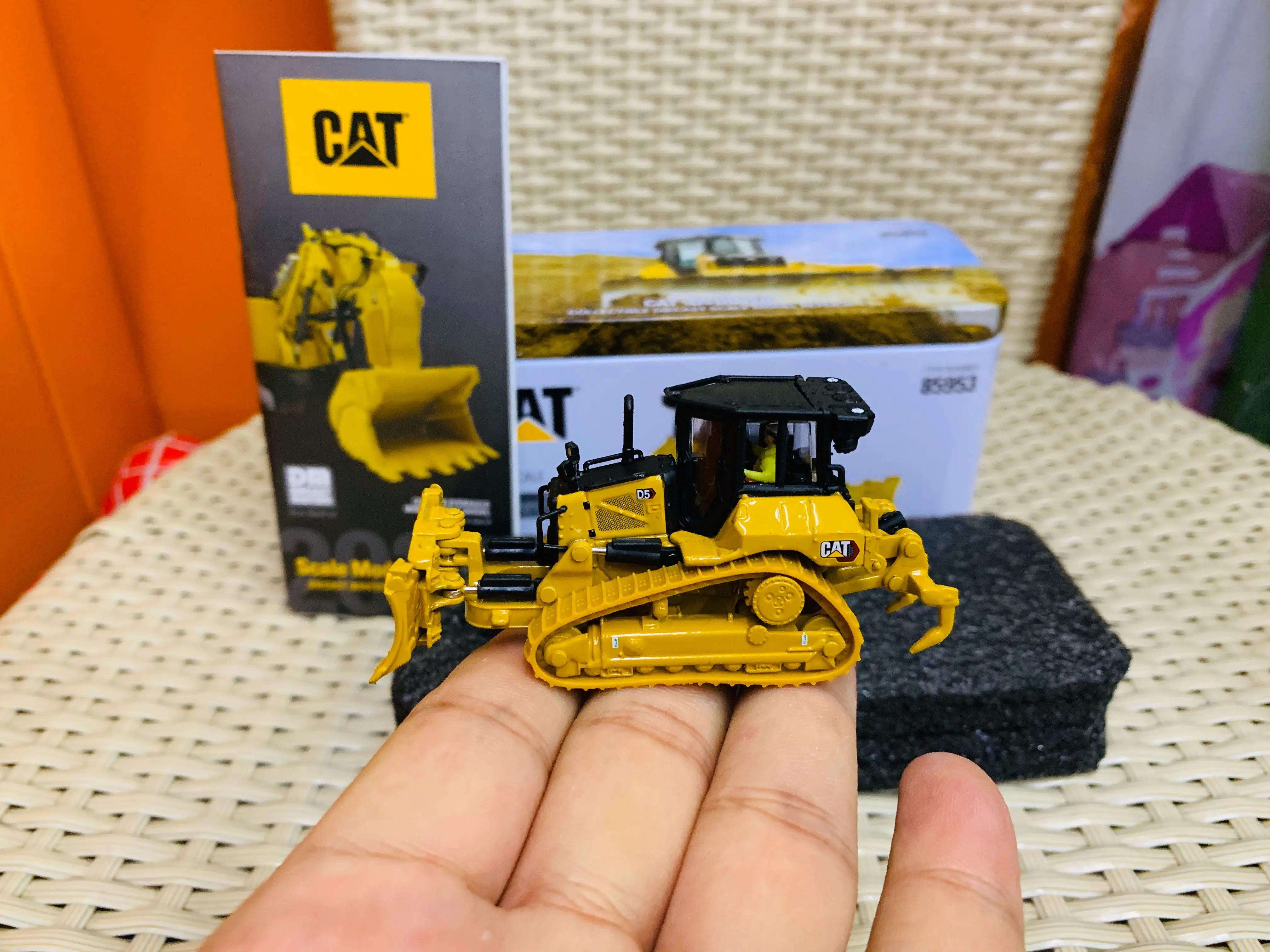 D5 Dozer HO Scale 1:87 By Diecast Masters DM85953 New in Original Box