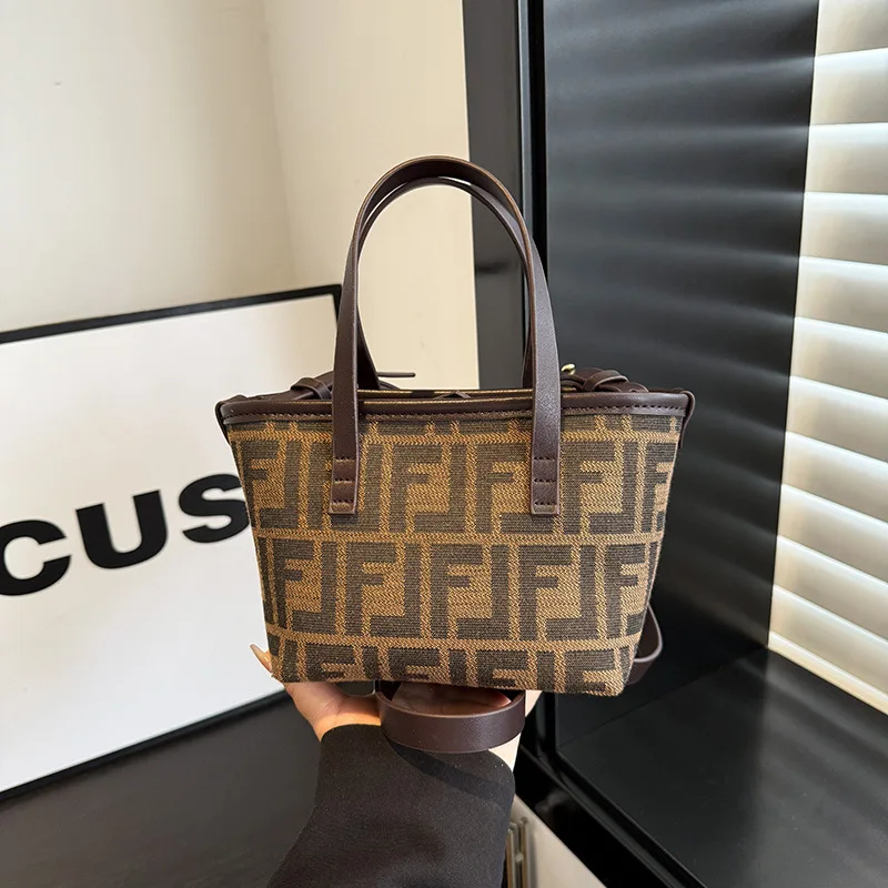 

Light Luxury Retro Vegetable Basket Bucket Bag 2025 New Fashion Handbag Temperament Versatile Shoulder Messenger Bag