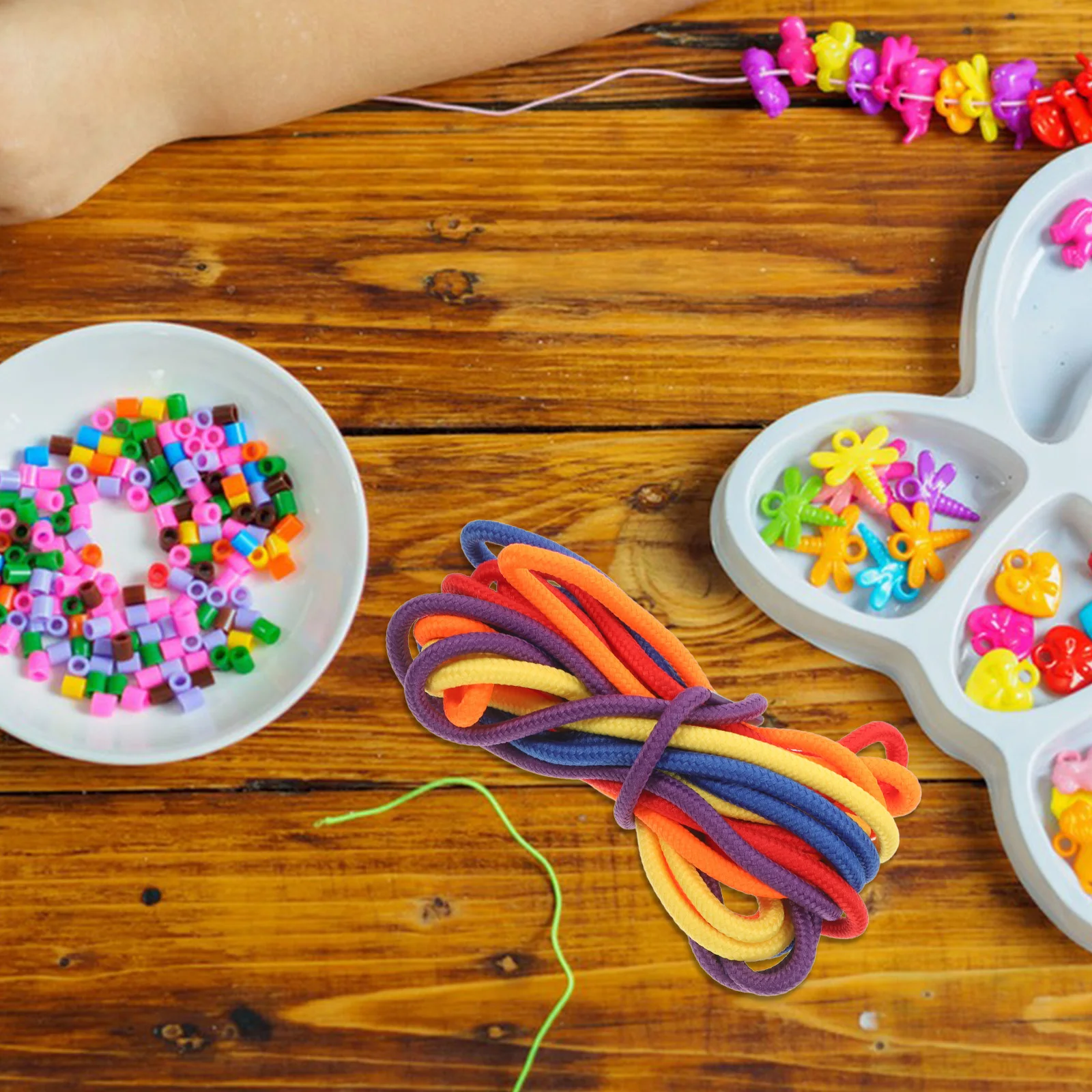 50 個の靴紐通しアクセサリー カラフルなポリエステル靴紐紐 幼児向け靴の結び方を学ぶ 早期教育用ファイン