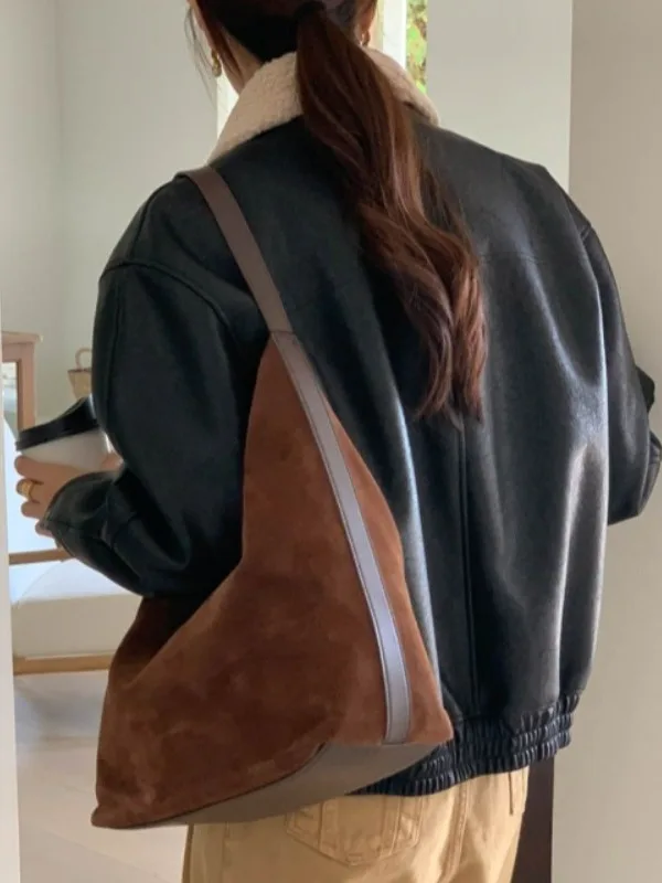 Retro Bla PU Pelle Jaet Donna Autunno Nuovo 2025 Design piccolo Colletto alla coreana Abiti da moto caldi Alla moda Lungo Sve