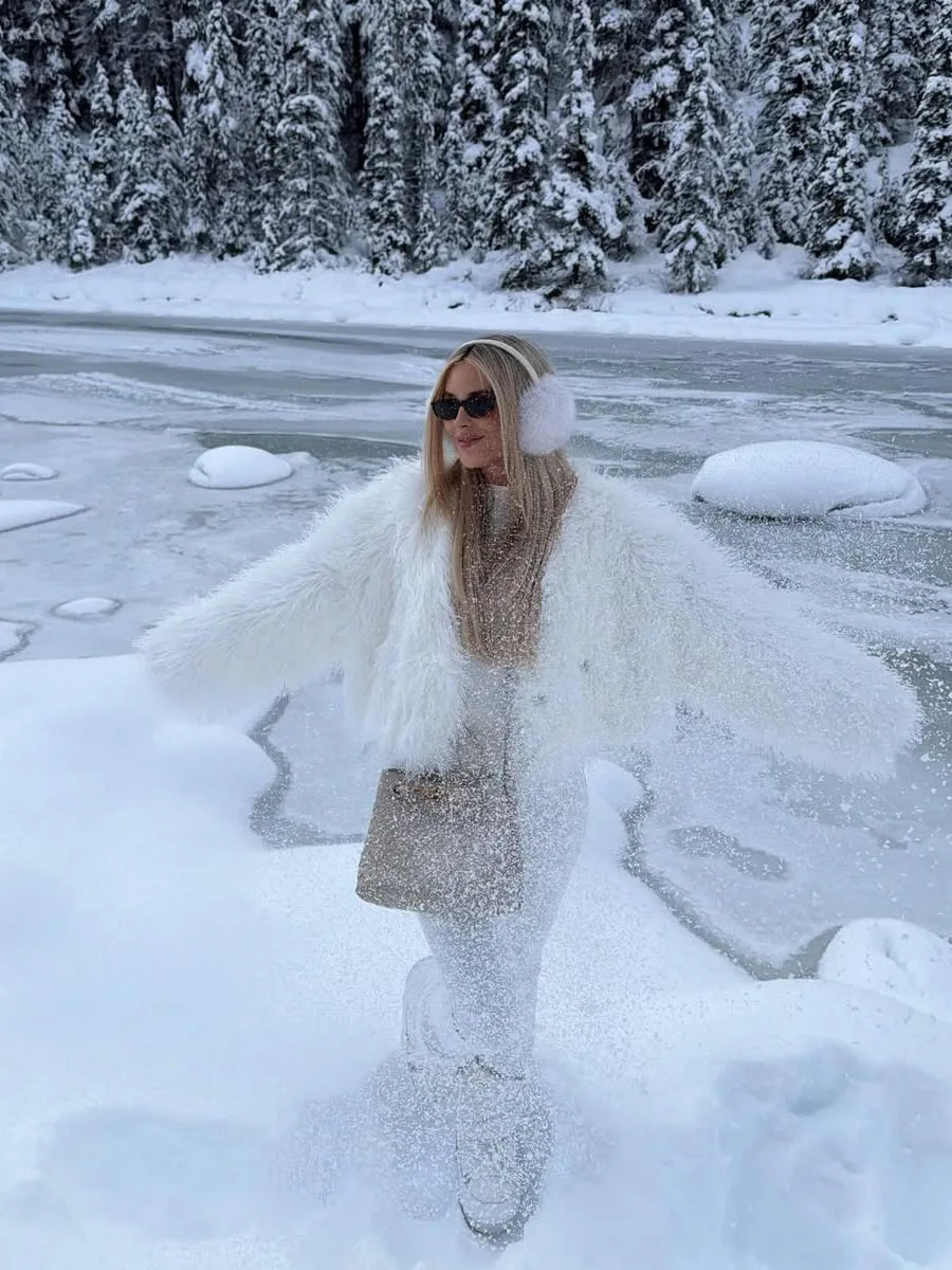 Winter Luxury Female Loose Long Sleeve High Waist Warm Thick Women Outwears High Quality White Fluffy Faux Fur Jacket Overcoat